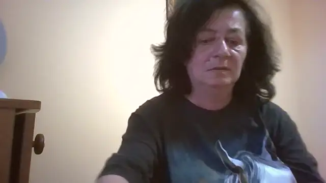 Snapshot of GypsiQueen2 chatting on 05-19-26, 05:52 GypsiQueen2 online show from 05-19-26, 05:52