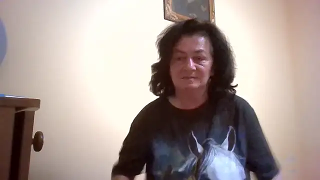 Snapshot of GypsiQueen2 chatting on 05-20-26, 06:36 GypsiQueen2 online show from 05-20-26, 06:36