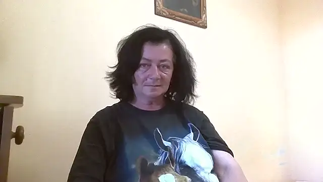 Snapshot of GypsiQueen2 chatting on 05-27-26, 05:21 GypsiQueen2 online show from 05-27-26, 05:21
