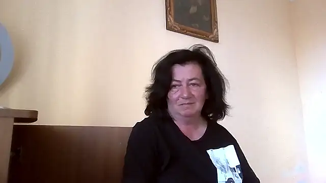 Snapshot of GypsiQueen2 chatting on 05-30-26, 05:10 GypsiQueen2 online show from 05-30-26, 05:10