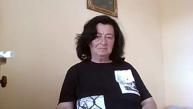 Snapshot of GypsiQueen2 chatting on 05-31-26, 12:56 GypsiQueen2 online show from 05-31-26, 12:56