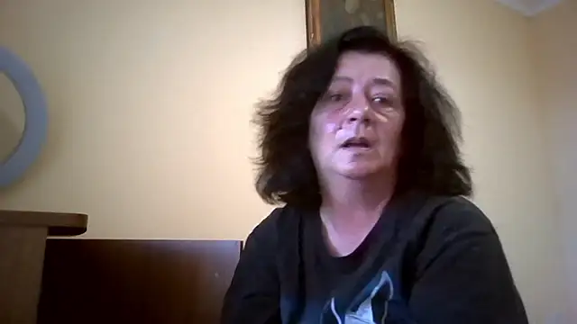 Snapshot of GypsiQueen2 chatting on 06-04-26, 05:30 GypsiQueen2 online show from 06-04-26, 05:30