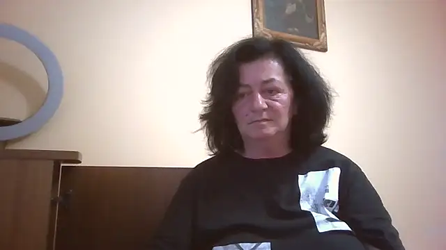 Snapshot of GypsiQueen2 chatting on 06-06-26, 06:12 GypsiQueen2 online show from 06-06-26, 06:12