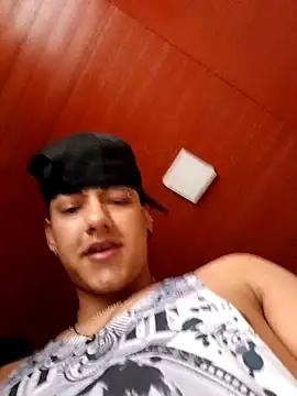 Snapshot of Triplex_Coolness chatting on 09-18-25, 09:06 Triplex Coolness online show from 09-18-25, 09:06