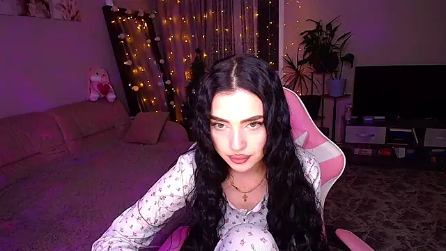   Malika   online show from 12-16-25, 04:45