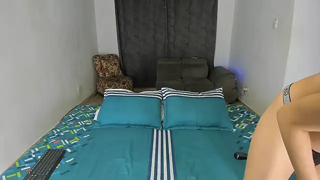 Snapshot of Fairycandyx chatting on 02-18-25, 05:31 Fairycandyx online show from 02-18-25, 05:31