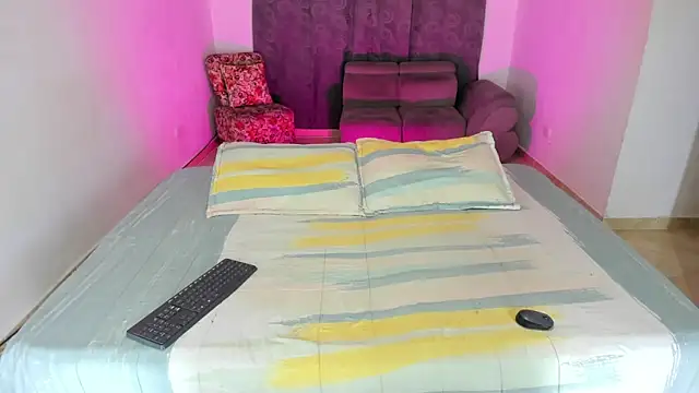 Snapshot of Fairycandyx chatting on 03-08-25, 09:06 Fairycandyx online show from 03-08-25, 09:06