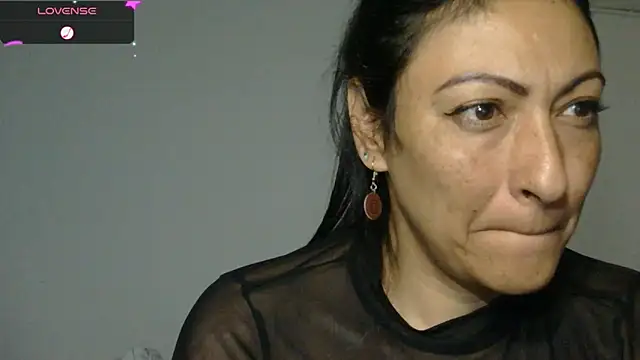 ErikaRika online show from 02-11-25, 04:44