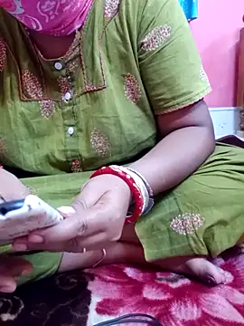 Snapshot of Bengali-boudi chatting on 10-20-25, 06:08 Bengali-boudi online show from 10-20-25, 06:08