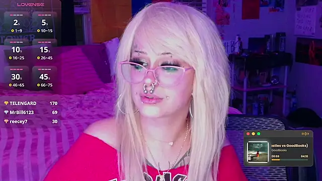 Snapshot of MissRomero chatting on 12-02-25, 01:22 MissRomero online show from 12-02-25, 01:22