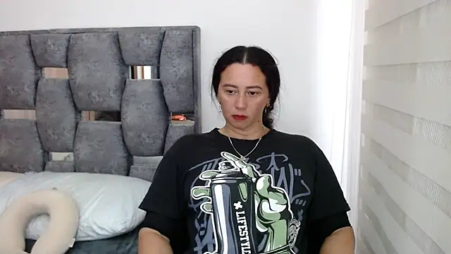 sara hott 1 online show from 12-12-24, 07:59