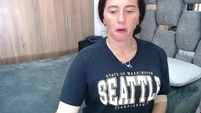 sara hott 1 online show from 12-17-24, 07:59