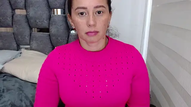 sara hott 1 online show from 12-21-24, 07:27