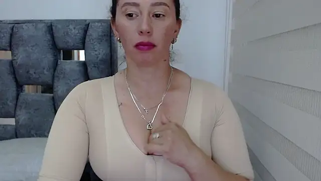 sara hott 1 online show from 12-23-24, 07:52
