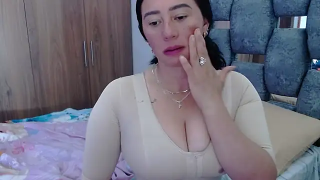 sara hott 1 online show from 01-22-25, 08:59