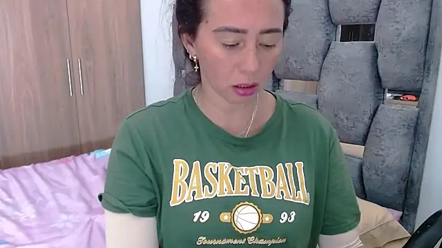 sara hott 1 online show from 02-04-25, 07:11
