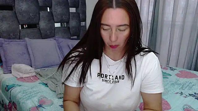 sara hott 1 online show from 11-21-25, 08:07