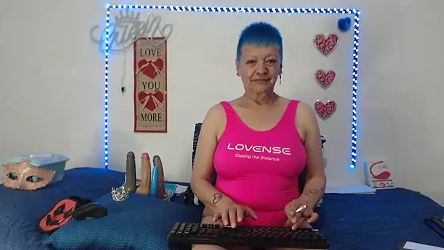 loquitaqueen011 online show from 01-11-25, 10:18