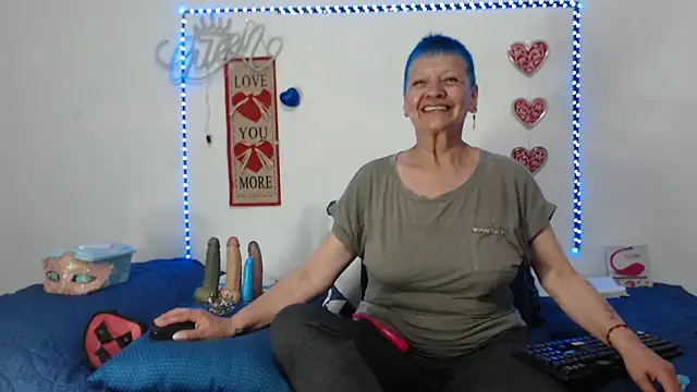 loquitaqueen011 online show from 03-08-25, 08:57