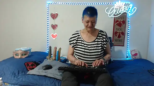 loquitaqueen011 online show from 09-08-25, 10:09