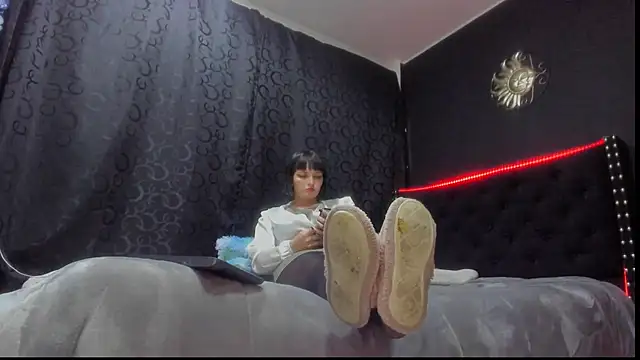 amareto queen online show from 12-16-24, 03:22