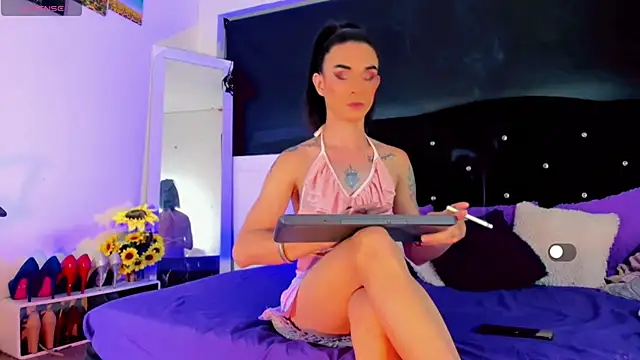 lesly xx online show from 12-25-24, 03:50
