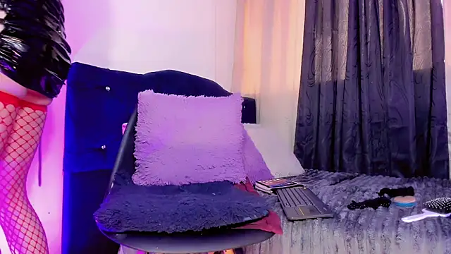 Snapshot of lesly_xx chatting on 03-10-26, 07:08 lesly xx online show from 03-10-26, 07:08