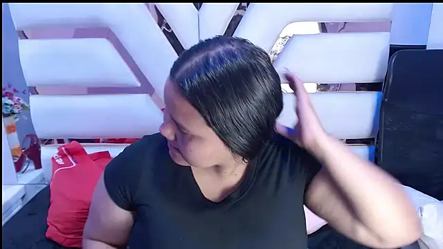 Snapshot of ValenTitis chatting on 10-04-25, 08:29 ValenTitis online show from 10-04-25, 08:29