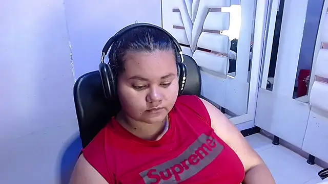 Snapshot of ValenTitis chatting on 10-21-25, 08:42 ValenTitis online show from 10-21-25, 08:42