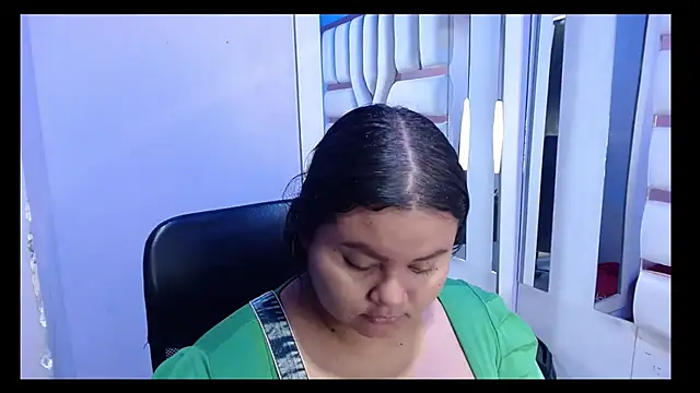 Snapshot of ValenTitis chatting on 11-08-25, 08:40 ValenTitis online show from 11-08-25, 08:40