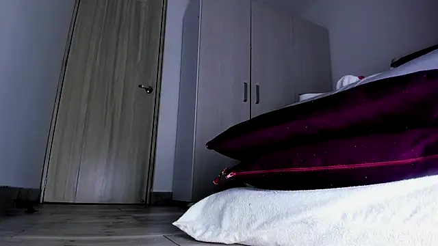 Skarleth69 online show from 10-26-25, 03:45