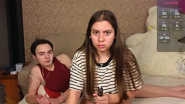 Snapshot of twobabesweet chatting on 10-16-25, 08:04 twobabesweet online show from 10-16-25, 08:04