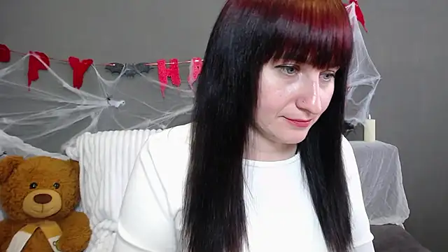 NinaFlawlees online show from 10-18-25, 12:06