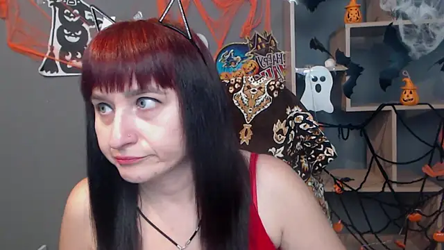 NinaFlawlees online show from 10-30-25, 01:01