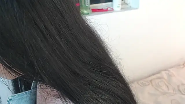 adriscute online show from 02-09-25, 03:11