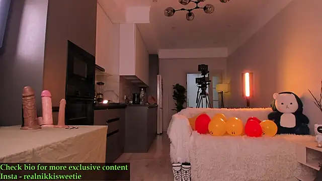 Snapshot of nikkisweetie chatting on 06-01-26, 04:14 nikkisweetie online show from 06-01-26, 04:14