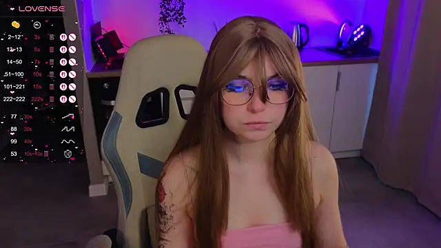 Snapshot of zelda_1 chatting on 09-24-25, 01:36 zelda 1 online show from 09-24-25, 01:36