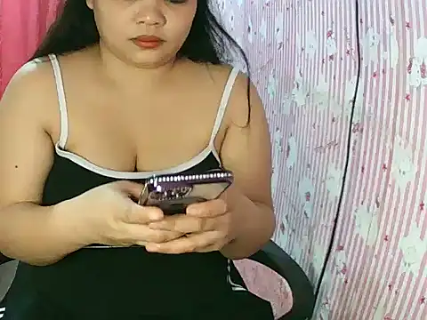 Snapshot of shaira4u chatting on 04-08-26, 04:01 shaira4u online show from 04-08-26, 04:01
