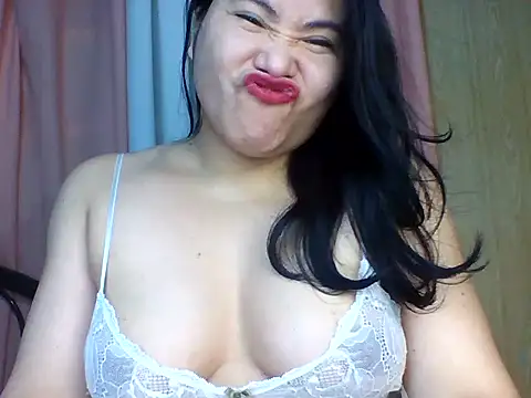 Snapshot of SexiestAries chatting on 12-05-25, 01:14 SexiestAries online show from 12-05-25, 01:14