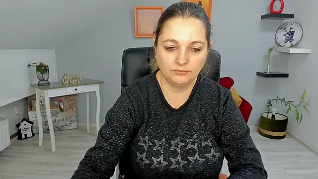 Snapshot of LollaGirl chatting on 01-17-25, 04:17 LollaGirl online show from 01-17-25, 04:17