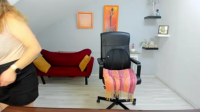 LollaGirl online show from 02-04-26, 04:18