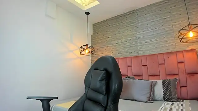 SarahDeyvis online show from 10-15-25, 01:44