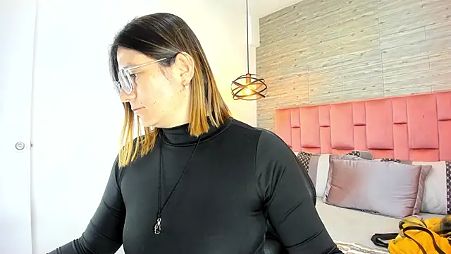 SarahDeyvis online show from 10-17-25, 05:15