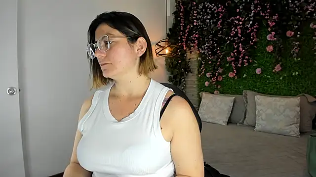 SarahDeyvis online show from 01-09-26, 02:20