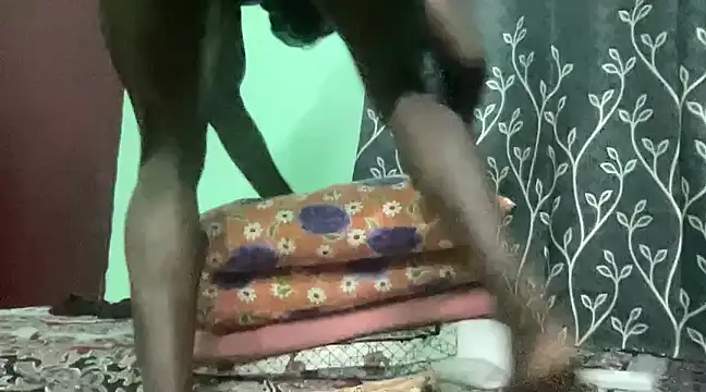 Indian-Drag-Queen online show from 01-24-25, 01:14