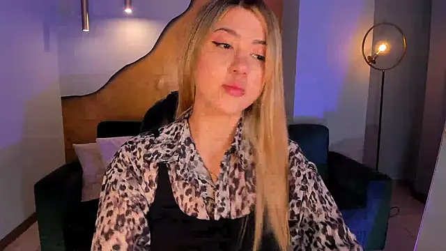 EveBensonX online show from 11-19-25, 12:27