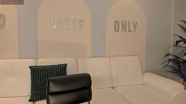 EveBensonX online show from 05-04-26, 07:32