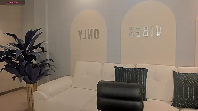 EveBensonX online show from 05-05-26, 07:33