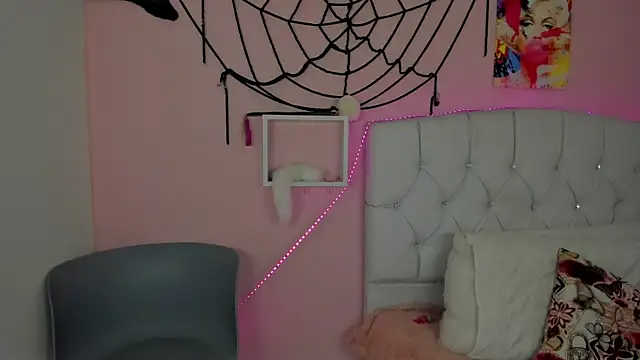 18candys online show from 10-24-25, 10:39