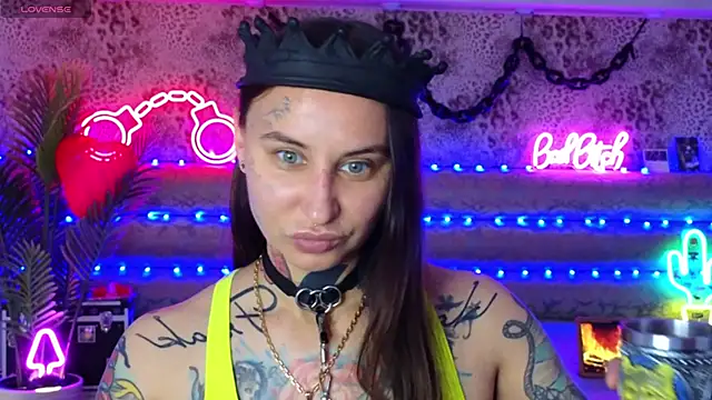 Snapshot of Cool_Freak_ chatting on 04-04-26, 10:24 Cool Freak online show from 04-04-26, 10:24